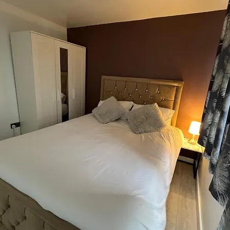 Apartment Stylish & Comfy 1 Bedroom By Altoluxoexperience Short Lets & Serviced With Free Wifi & Parking *