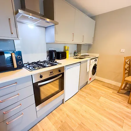 Stylish & Comfy 1 Bedroom By Altoluxoexperience Short Lets & Serviced With Free Wifi & Parking Apartment *