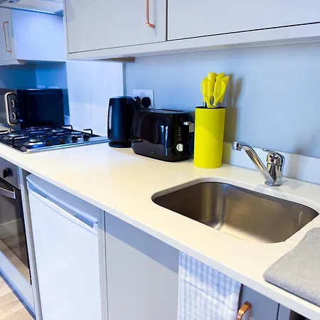 Stylish & Comfy 1 Bedroom By Altoluxoexperience Short Lets & Serviced With Free Wifi & Parking *
