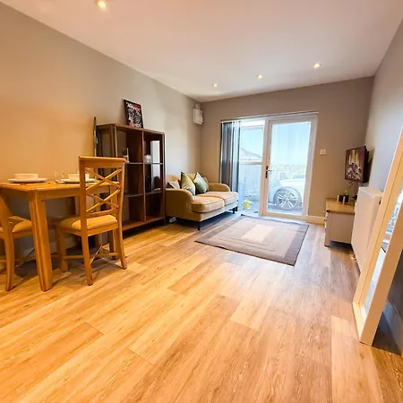 Apartment Stylish & Comfy 1 Bedroom By Altoluxoexperience Short Lets & Serviced With Free Wifi & Parking