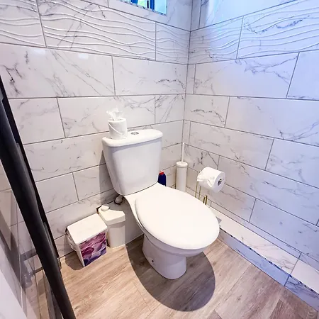 Apartment Stylish & Comfy 1 Bedroom By Altoluxoexperience Short Lets & Serviced With Free Wifi & Parking *