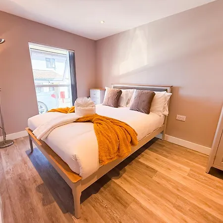 Apartment Stylish & Comfy 1 Bedroom By Altoluxoexperience Short Lets & Serviced With Free Wifi & Parking *