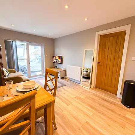Stylish & Comfy 1 Bedroom By Altoluxoexperience Short Lets & Serviced With Free Wifi & Parking * Bristol