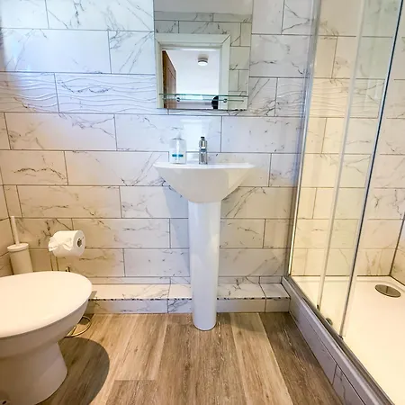 Stylish & Comfy 1 Bedroom By Altoluxoexperience Short Lets & Serviced With Free Wifi & Parking Apartment *