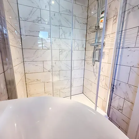 Stylish & Comfy 1 Bedroom By Altoluxoexperience Short Lets & Serviced With Free Wifi & Parking * Bristol