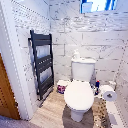 Stylish & Comfy 1 Bedroom By Altoluxoexperience Short Lets & Serviced With Free Wifi & Parking * Bristol