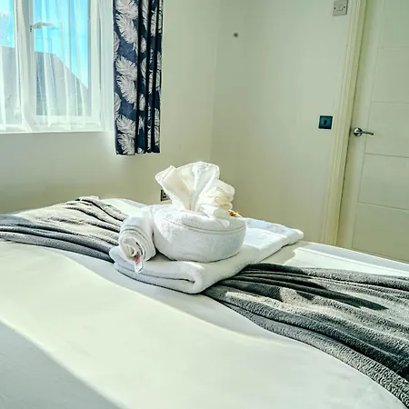 Apartment Stylish & Comfy 1 Bedroom By Altoluxoexperience Short Lets & Serviced With Free Wifi & Parking