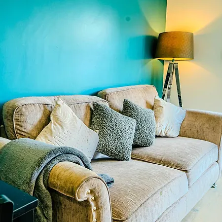 Stylish & Comfy 1 Bedroom By Altoluxoexperience Short Lets & Serviced With Free Wifi & Parking Apartment *