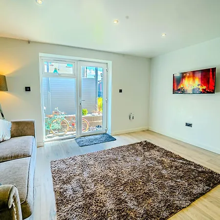 Apartment Stylish & Comfy 1 Bedroom By Altoluxoexperience Short Lets & Serviced With Free Wifi & Parking *