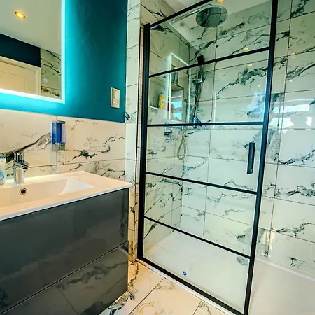 Apartment Stylish & Comfy 1 Bedroom By Altoluxoexperience Short Lets & Serviced With Free Wifi & Parking