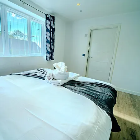Apartment Stylish & Comfy 1 Bedroom By Altoluxoexperience Short Lets & Serviced With Free Wifi & Parking *
