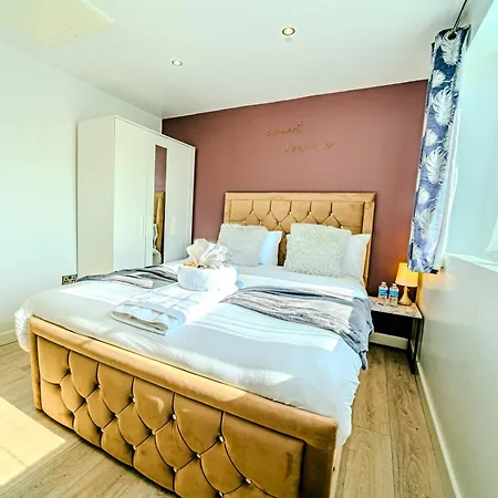 Stylish & Comfy 1 Bedroom By Altoluxoexperience Short Lets & Serviced With Free Wifi & Parking * Bristol