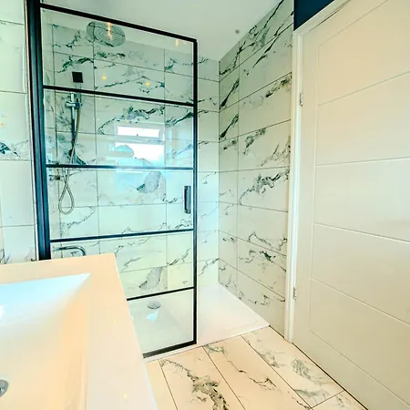 Stylish & Comfy 1 Bedroom By Altoluxoexperience Short Lets & Serviced With Free Wifi & Parking Apartment
