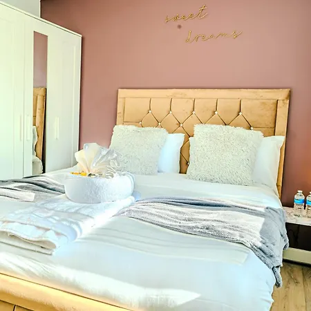 Apartment Stylish & Comfy 1 Bedroom By Altoluxoexperience Short Lets & Serviced With Free Wifi & Parking