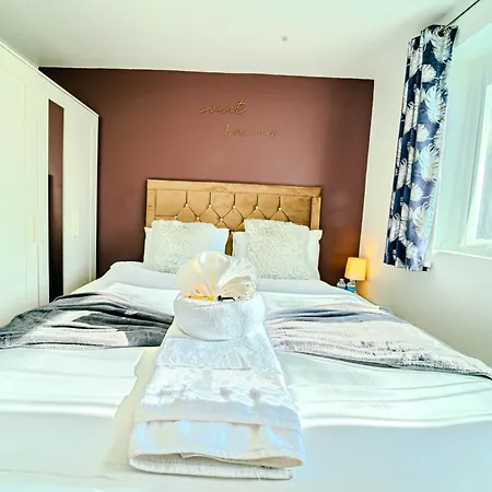 Apartment Stylish & Comfy 1 Bedroom By Altoluxoexperience Short Lets & Serviced With Free Wifi & Parking *