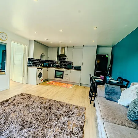Apartment Stylish & Comfy 1 Bedroom By Altoluxoexperience Short Lets & Serviced With Free Wifi & Parking *