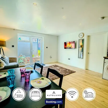 Stylish & Comfy 1 Bedroom By Altoluxoexperience Short Lets & Serviced With Free Wifi & Parking Apartment